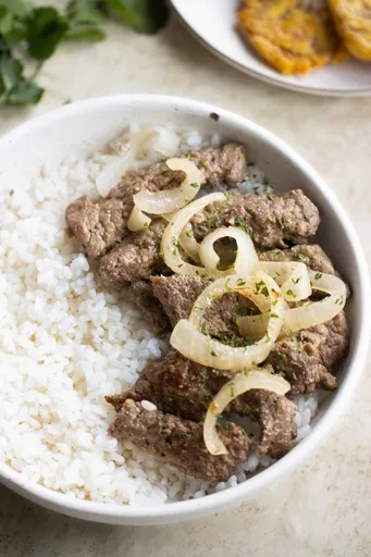 Bistec encebollado