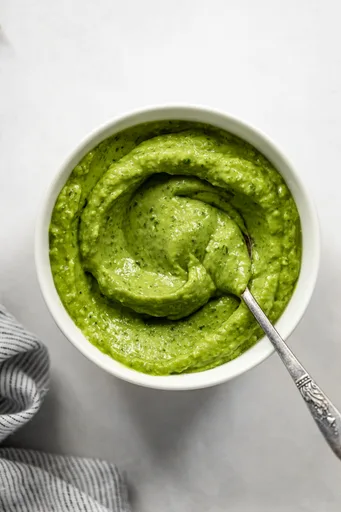 Creamy Avocado Garlic Herb Sauce (Without Oil)