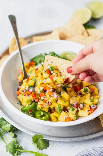 Easy Fresh Pineapple Salsa (No Tomatoes)