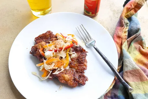 Bistec de cerdo empanado al estilo sureño crujiente