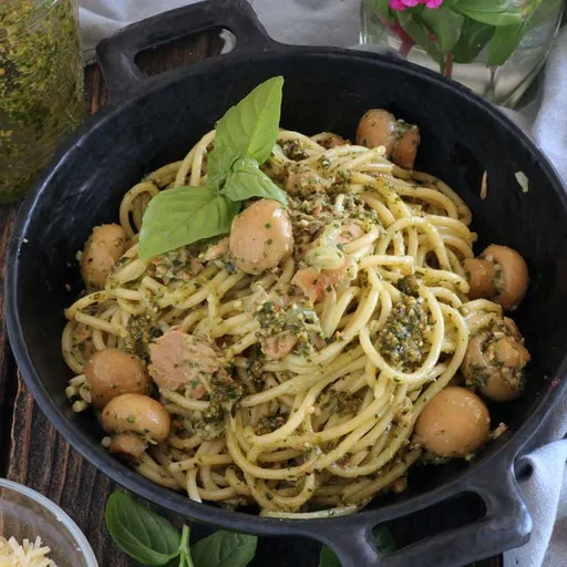 Pasta al pesto con atún