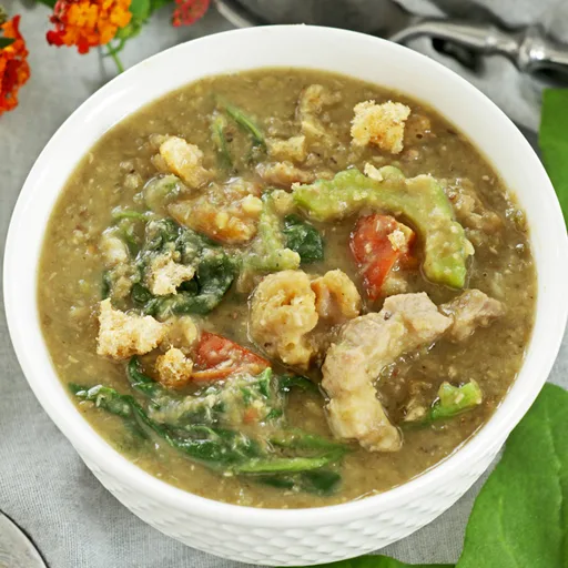 Sopa de judías mungo (Ginisang Munggo)