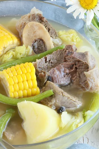 Nilagang Baka (Sopa de ternera filipina con verduras)