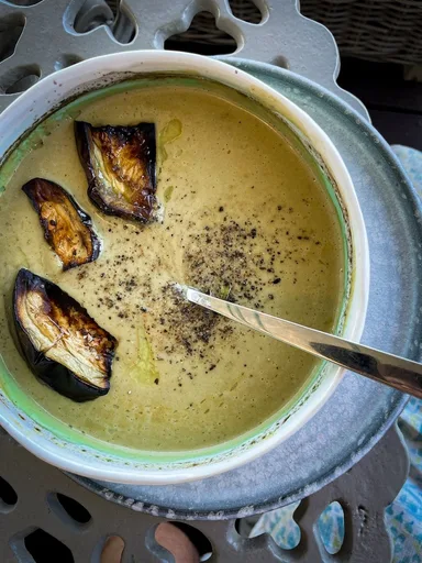 Sopa de brócoli y repollo tierno