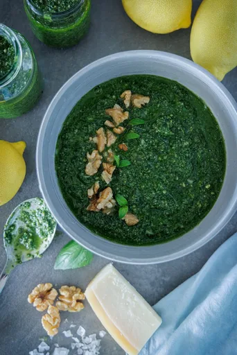 Pesto de nueces y albahaca
