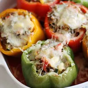 Pimientos rellenos de arroz salvaje con queso