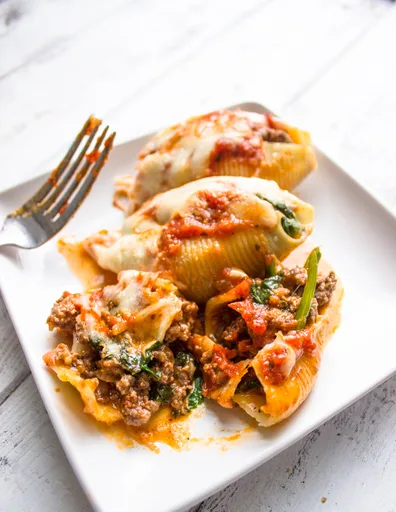 Conchas Gigantes Rellenas de Espinacas y Carne Picada de Ternera