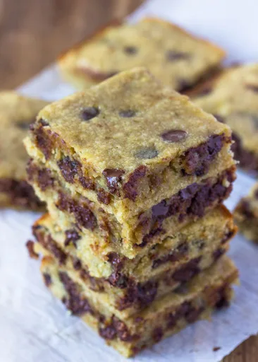 Banana Chocolate Chip Blondie Bars