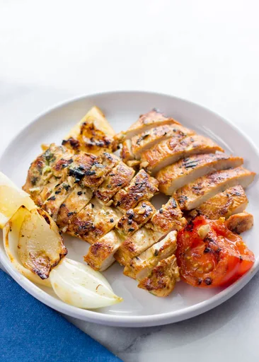 Pechugas de pollo a la parrilla estilo mediterráneo