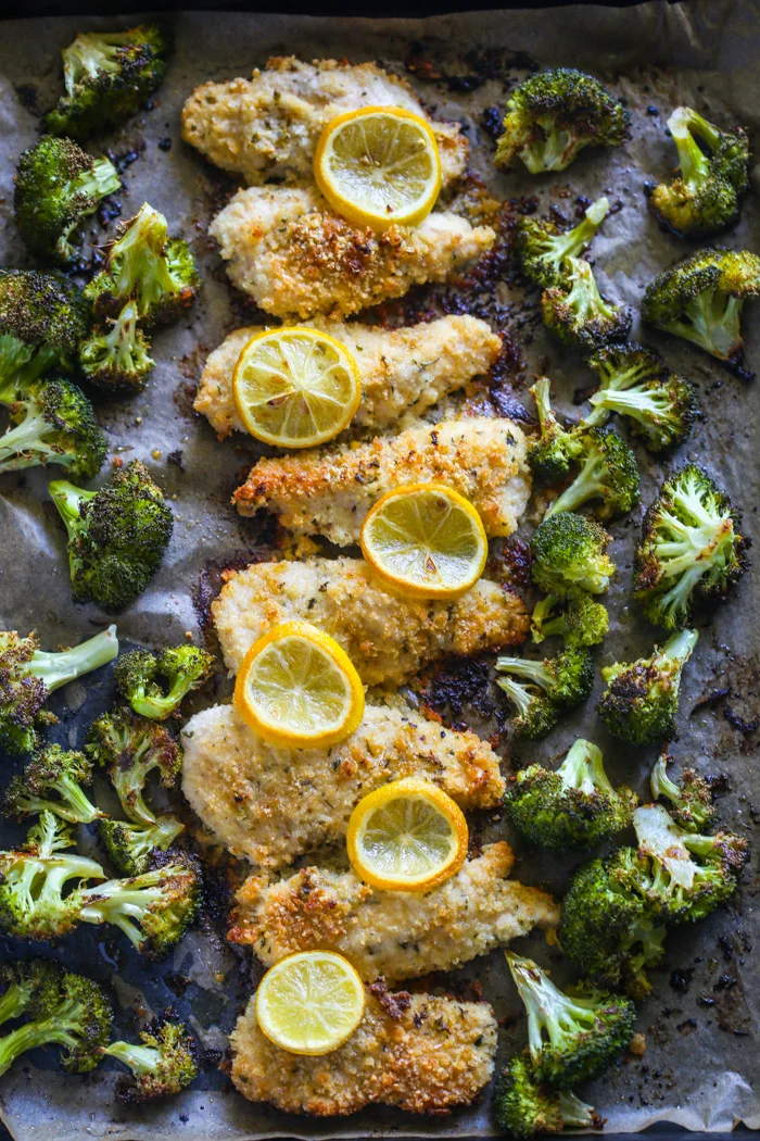 Pollo al limone e parmigiano con broccoli in una sola padella, in 20 minuti