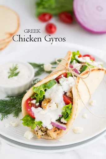 Giros griegos de pollo fáciles