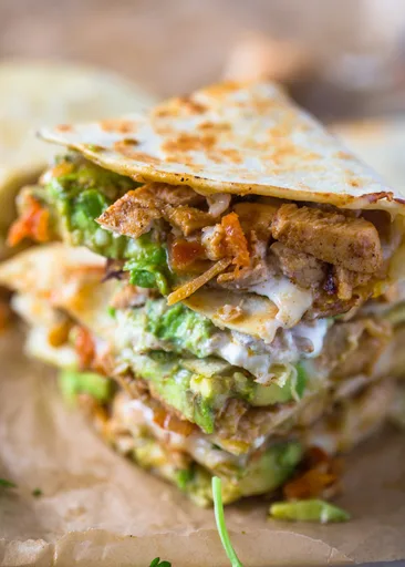 Quesadillas de pollo y aguacate