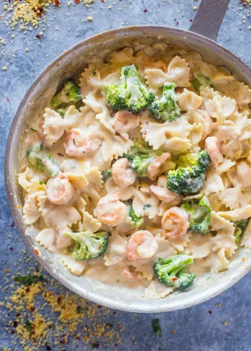 Skinny Garlic Shrimp Broccoli Alfredo