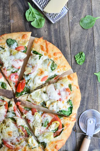 Pizza de Alcachofa, Tomate y Espinacas
