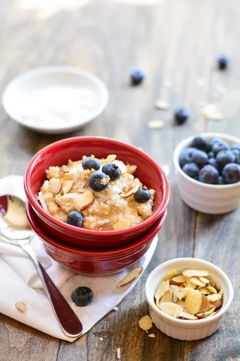 Gachas de avena con coco y arándanos