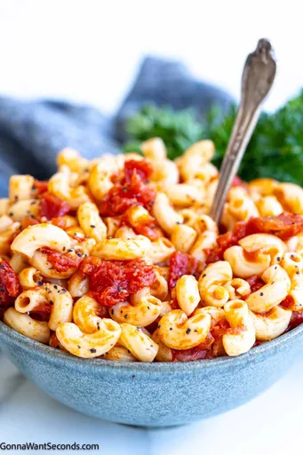 Macaroni with tomato