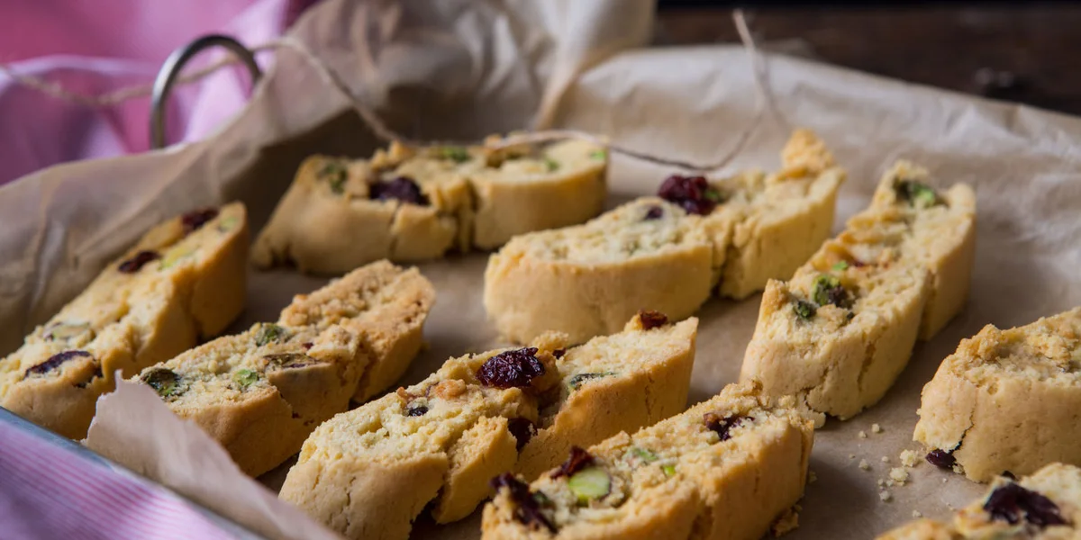 Cardamom, orange, cranberry and pistachio cantucci