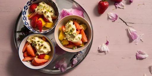 Fresas, mangos y nata