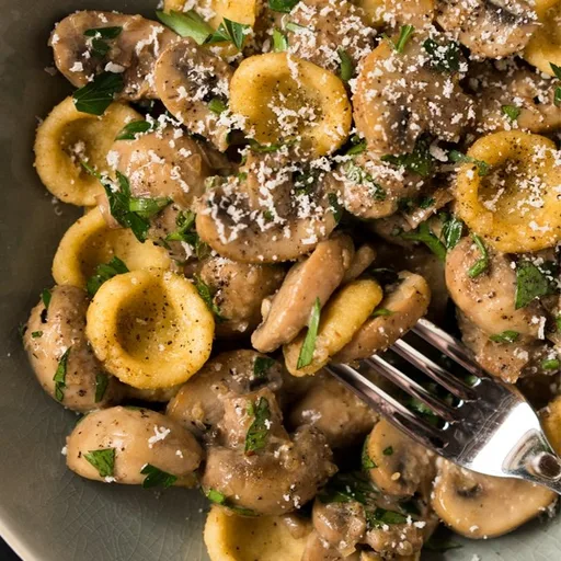 Pasta cremosa con setas sin gluten y cetogénica