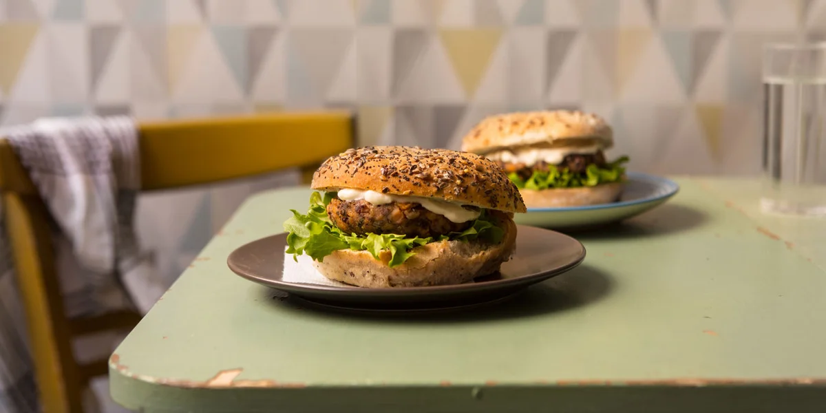 Burger mit Karotten, Kreuzkümmel und Kidneybohnen