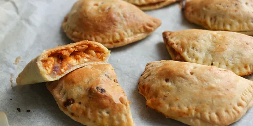 Empanadas de calabaza y queso feta