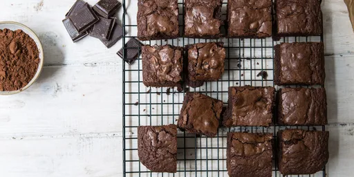 Vegan chocolate and prune brownies