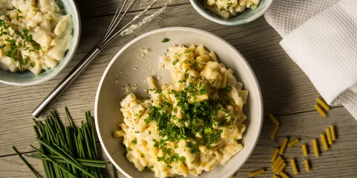 Vegan macaroni cheese