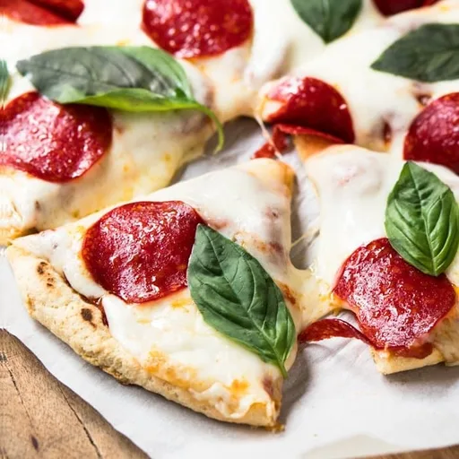 Masa de pizza keto y sin gluten (¡en 15 minutos!)