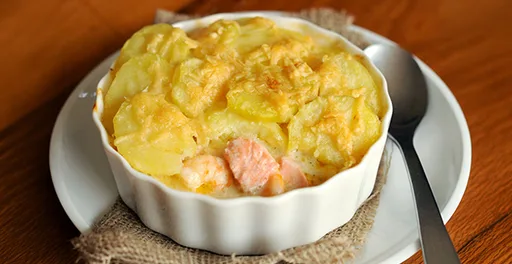 Pastel de Salmón, Camarones y Papas