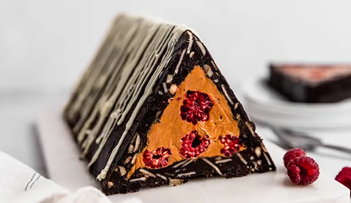 Postre de Frambuesa con Manjar y Chocolate, estilo Toblerone