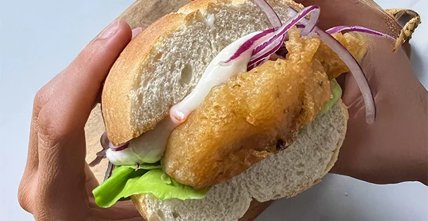 Sándwich de pescado frito
