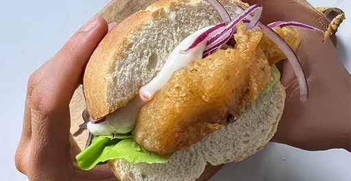 Sándwich de pescado frito