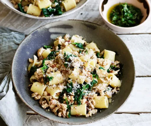 Rigatoni with chicken ragù and green sauce