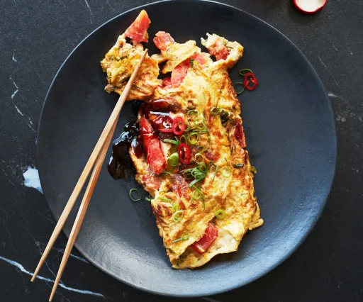 Tortilla de tomate y cebolleta