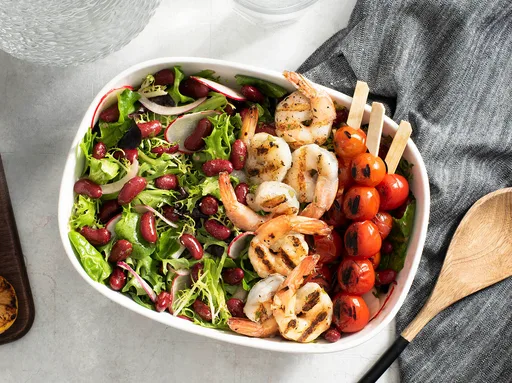 Ensalada Cítrica de Camarones a la Parrilla con Frijoles y Tomates
