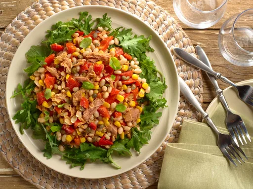 Ensalada de atún y alubias blancas MyPlate