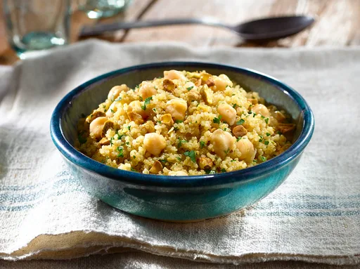 Pilaf de quinoa y garbanzos con hierbas