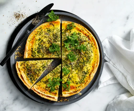 Quiche de cheddar ahumado y cebolla