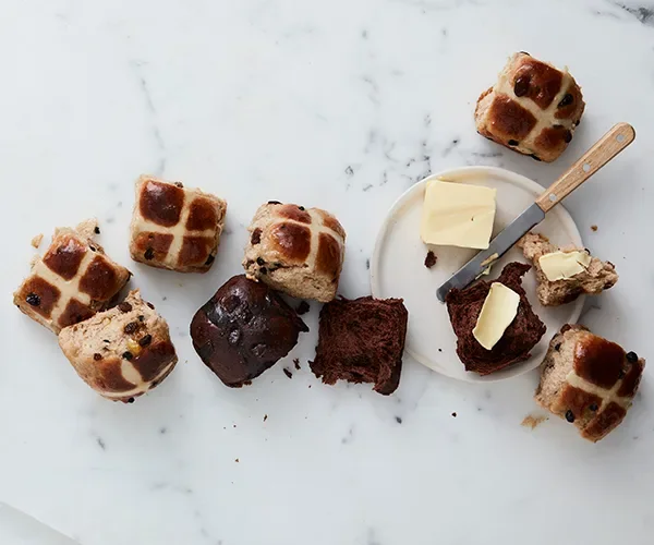 Classic hot cross buns