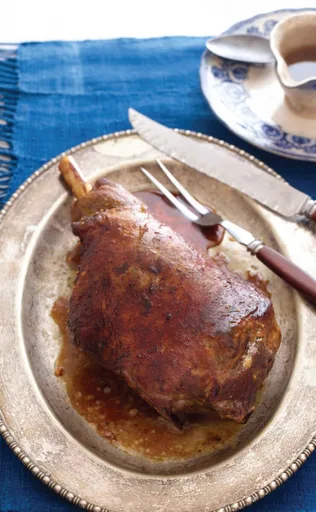 Pierna de cordero asada al estilo morisco