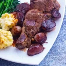 Lamb Leg Steak with Shallots and Red Wine Sauce