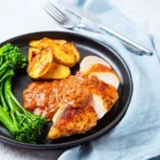Pollo con Salsa de Ruibarbo