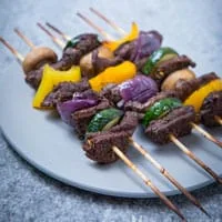 Brochetas de venado