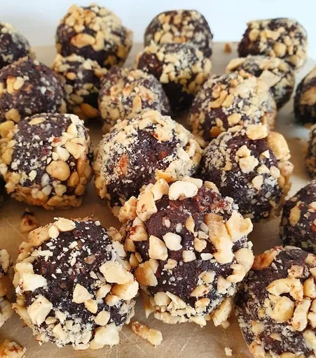 Healthy Snickers Bliss Balls