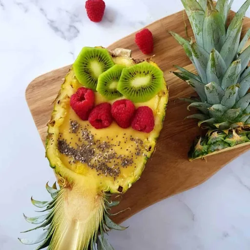 Bol de batido de mango y piña