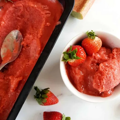 Sorbete de fresa y ruibarbo