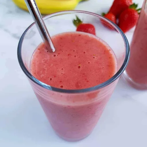 Batido de fresa, plátano y leche de almendras