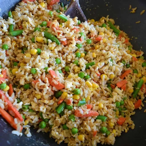 Arroz integral frito con huevo
