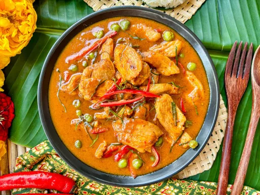 Gaeng Panang Gai (Thai Panang Chicken Curry)