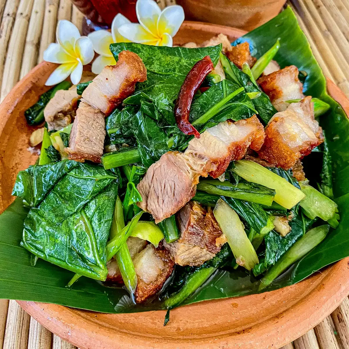 Pad Kana Moo Krob Recipe (Chinese Broccoli With Crispy Pork)